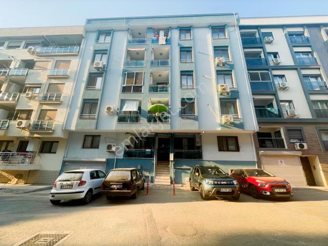Karşıyaka Örnekköy'de Arakat Asansörlü 3+1 Kiralık Daire