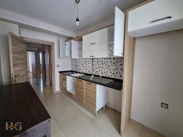 Karşıyaka Örnekköy'de Kapalı Mutfaklı Kiralık 2+1 Daire