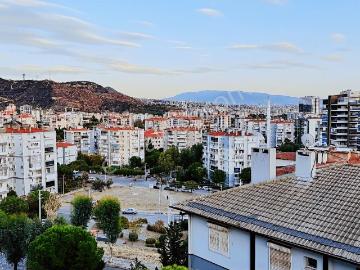 Karşıyaka Örnekköy'de Site İçerisinde 2+1 Doğalgazlı Kiralık