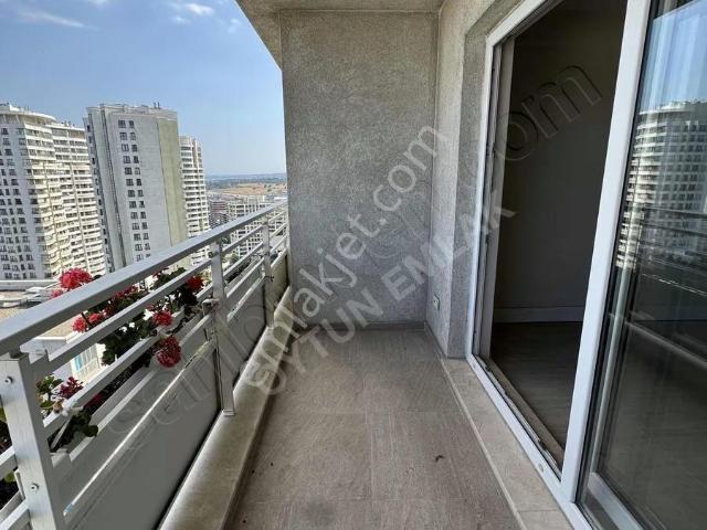Karşıyaka Rezidans Büyük Tip Kiralık 1+1 Balkonlu Daire 75 M²