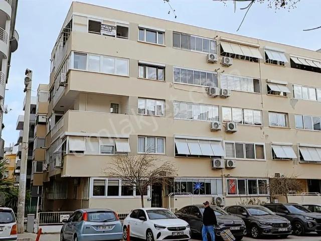 Karşıyaka Rüşdü Şardağ Caddesinde Kiralık 3+1 Daire