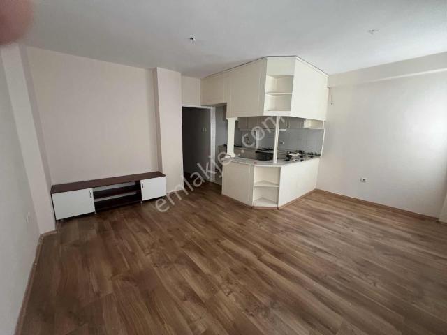 Karşıyaka Sahıle 50 Metre Boyalı 2+1 Daire
