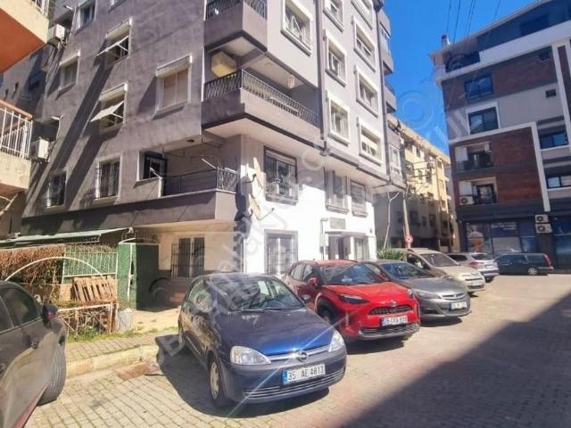 Karşıyaka Sahıle 50m. 3+1 Satılık Bahçeli Dubleks