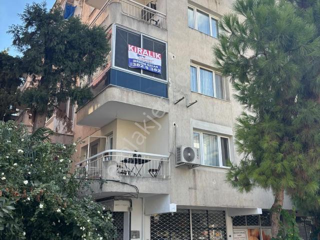 Karşıyaka'da Merkezi Konumda Eşyalı 2+1 D.gazlı Daire