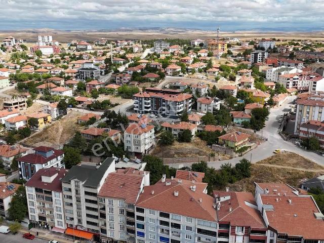 Karşıyakada Merkezi Konumda Satılık 2+0