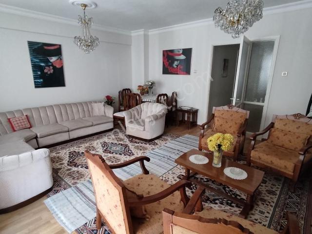 Karşıyaka Merkezde Çarşı Yakını 3+1 Satılık Daire D 61