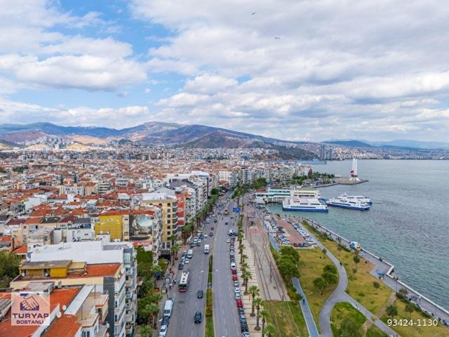 Karşıyaka'da Deniz Manzaralı, Otoparklı 3+1 Yalı Dairesi