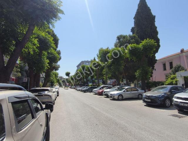 Karşıyaka'da İzban'a 1 Dakika Yürüme Mesafesinde 3+1 Daire