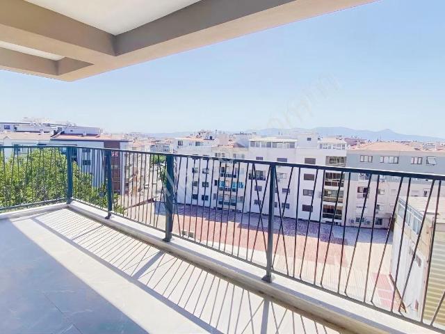 Karşıyaka'da Kiralık 3+1 Sıfır Otoparklı Ebeveyn Banyolu Daire