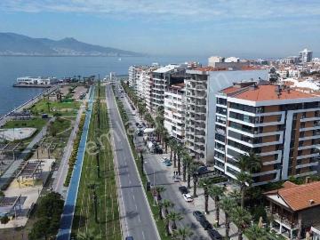 Karşıyaka'da Satılık 3+1 Yalı Daıresı