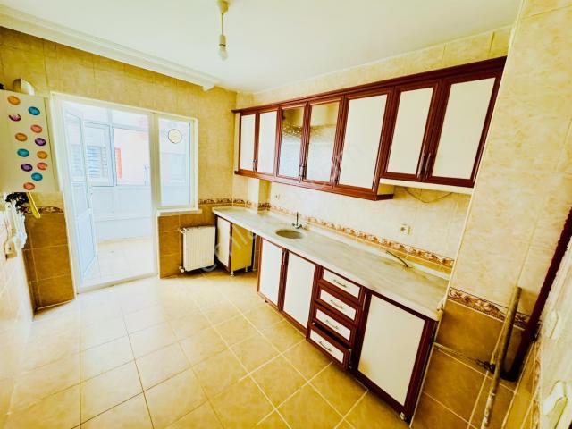 Karşıyakada 3+1 Ara Kat 100m2 Kiralık Daire Karadeniz Emlaktan
