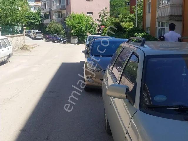 Karşıyaka'da 3+1 Temiz Bakımlı Kiralık Daire