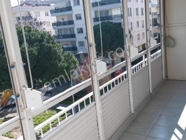 Karşıyakada 3+1 Üç Cepheli Köşe Ve Ara Kat Nezih Lokasyon Da