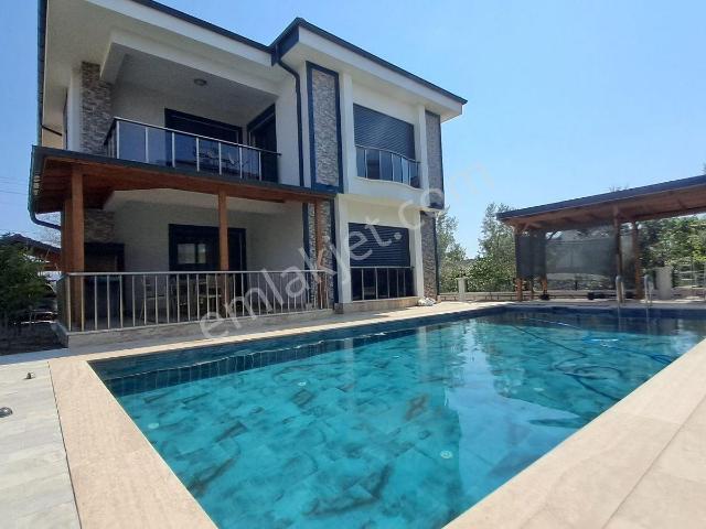 Karaçalı'da Eşyalı, 4+1 Havuzlu, Lüks Villa