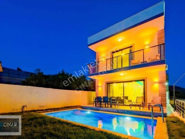 Karaçulhada Deniz Ve Şehir Manzaralı Villa