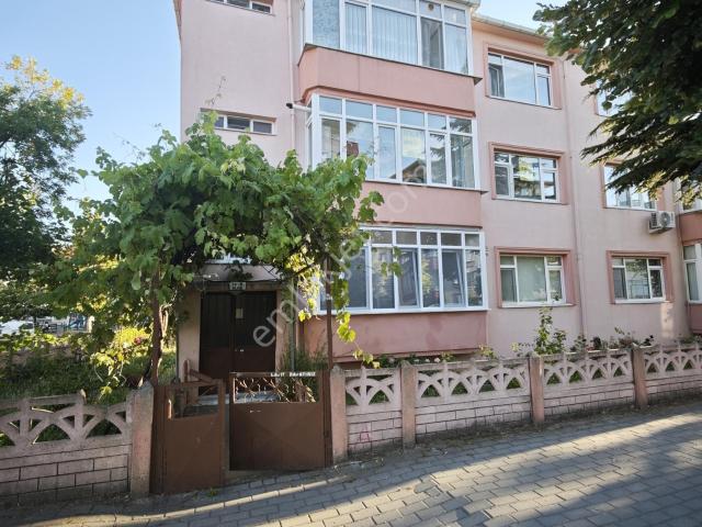 Karaca İbrahim Mahallesi Işıklar Sitesi 3+1 Daire