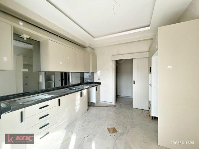 KARACAAHMET'TE MERKEZ KONUMDA YERDEN ISITMA GENİŞ BALKON 2.5+1