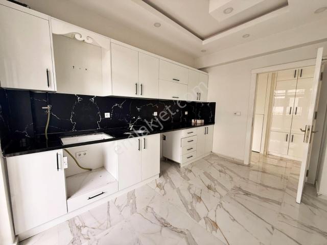 Karacaahmet'te Arakat Park Cami Okul Yanı Cam Balkon 2+1 Daire