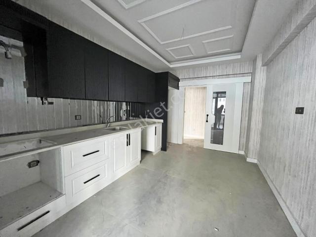 Karacaahmet'te Cadde Üzeri Az Katlı Y.ısıtma Sıfır U.lüx 2.5+1