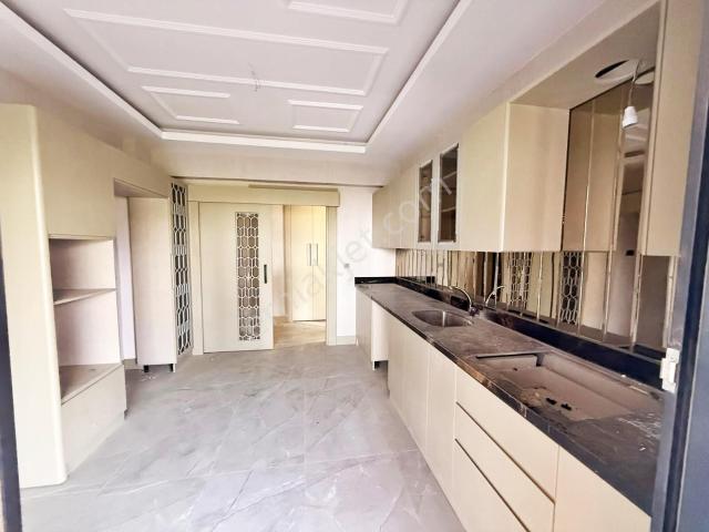 Karacaahmet'te Cadde Üzr.yerden Isıtma Geniş Cam Balkon Lüx 2+1