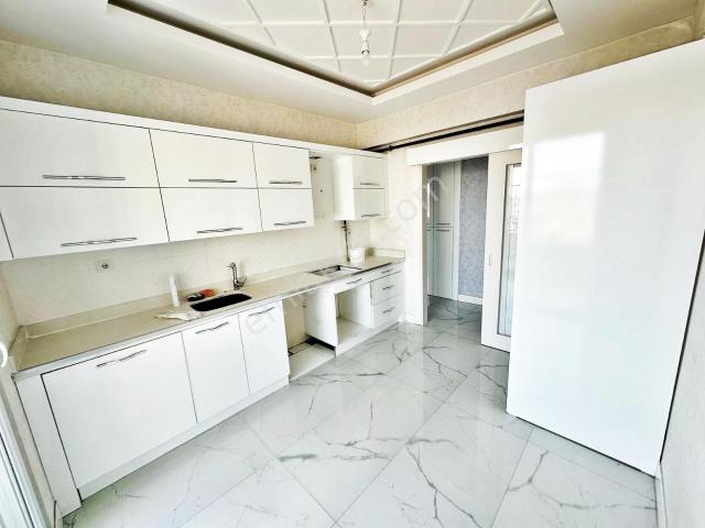 Karacaahmet'te Cadde Üzr.cam Balkon Yerdn Isıtma Bakımlı Genş2+1