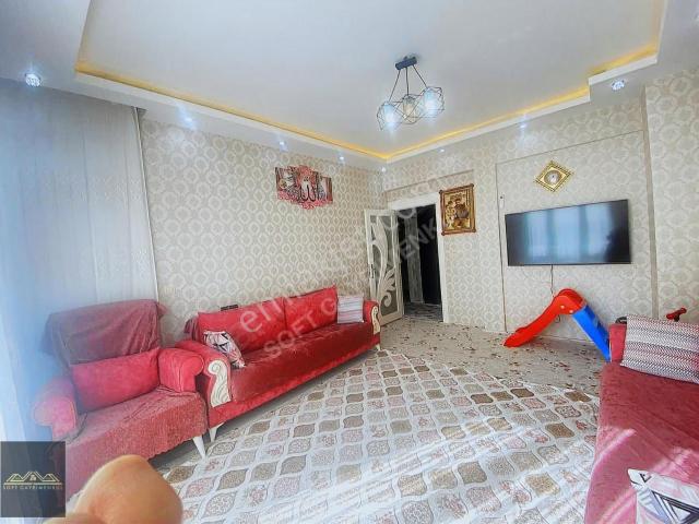 Karacaahmet'te Geniş Cam Balkonlu Masrafsız Satılık 2+1 Daire