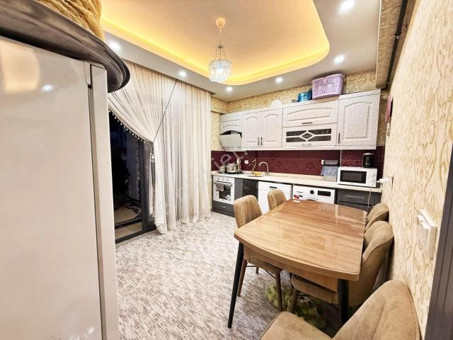 Karacaahmet'te Pazar Yakını Yerden Isıtma Geniş Cam Balkon 2+1