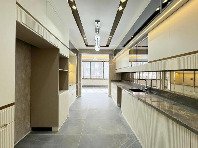 Karacaahmet'te Yemek Ve Giyinme Odalı Geniş Balkon Ultralüx3.5+1