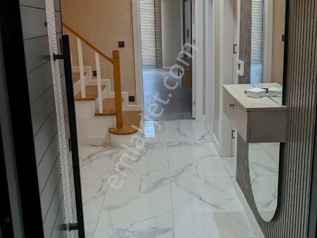 Karacabey Gazi Mahallesi 270 M² Satılık 5+1 Dubleks Daire