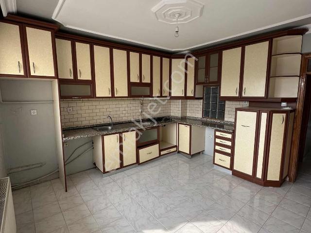 Karacabey Salı Pazarının Yanında Kiralık 3+1 155m2 Daire
