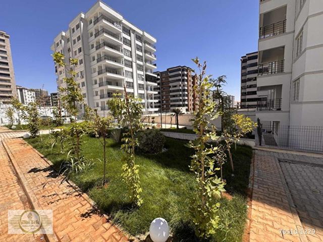 KARACAHMET 2 ADLİYE LOJMANI YANİ BAŞINDA SÜPER LOKASYON 2+1