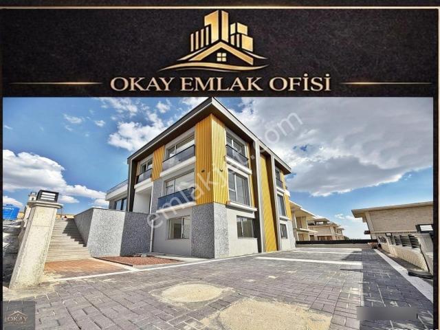 Karacakaya'da Site İçi Büyük Bahçe 5 Banyo 3 Kat 6+1 Villa