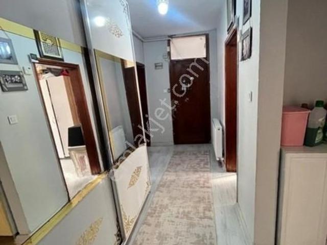 Karacaoğlan Mah Satılık Doğalgazlı Müstakil 3 Katlı Ev