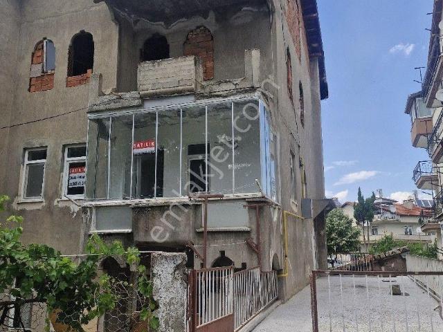 Karaağaç Mah. Şehitlik Karşısında Müstakil Ev Ve Arsası