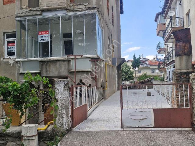 Karaağaç Mah. Şehitlik Yakını Müstakil Ev Ve Arsası