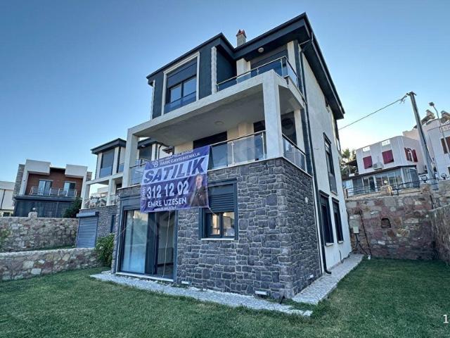 Karaağaç Sahilde Denize Sıfır Müstakil Lüks Villa