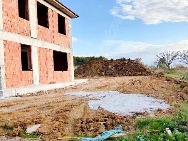 KARAAĞAÇTA KREDİYE UYGUN SAHİLE 5 DK VERANDALI 4+1