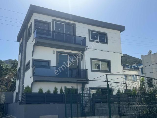 Karabağda 4+1 Müstakil Bahçeli Triblex