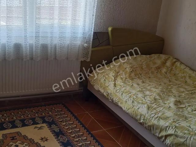 Karabağlar Eserkent Yakını Uğur Mumcu Mah. Klimalı Eşyalı Teraslı Sadece Emekli Bayana Uyğun Kiralık