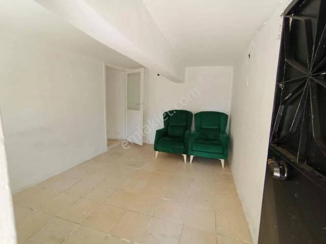 Karabağlar Günaltay Mah. 60 M2 1+1 Emekli Yada Çalışan Bekar Bay Bayana Uyğun Kiralık Ev