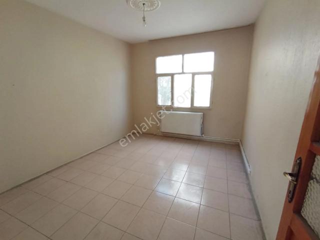 Karabağlar Günaltay Mah. 2+1 95 M2 Doğalğazlı Kiralık Daire