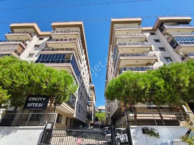Karabağlar Günaltay Mahallesinde Site İçinde 3+1 Satılık Daire