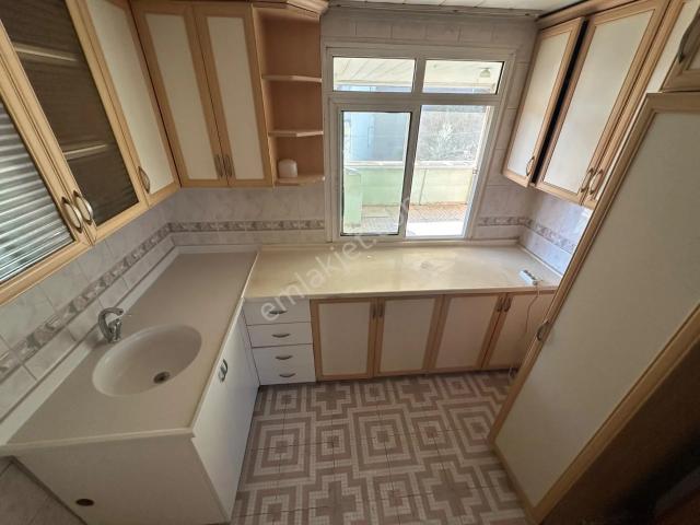 Karabağlar Selvili Mahallesi Teraslı 2+1 Kiralık Daire