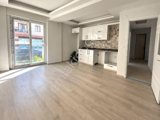 Karabağlar Sevgi Mahallesi’nde Şehit Fethi Bey Lisesi Arkasında Kiralık 2+1 Daire