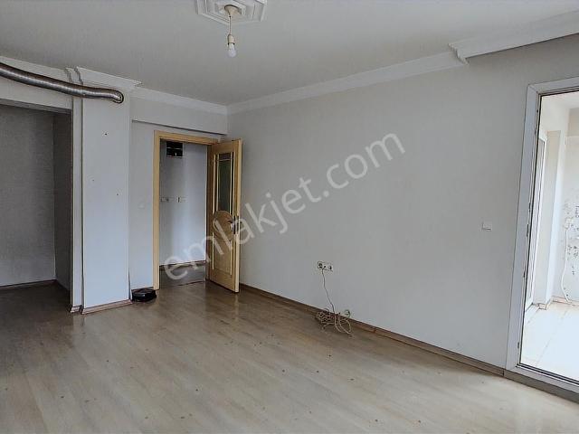 Karabağlar Uğur Mumcu Mh Balkonlu Kiralık Geniş 1+1