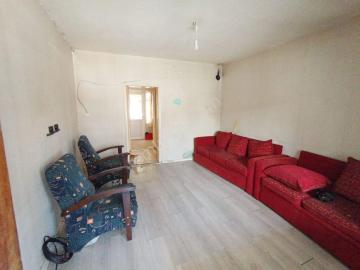Karabağlar Yunus Emre Mah. Yüksek Giriş Katı 1+1 85 M2 Bahceli Ana Cadde Üzeri Emekli Bay Bayana Uyg