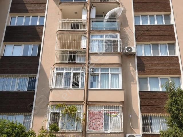 Karabağlar Yurdoğlu'nda Satılık Bakımlı 3+1 Daire