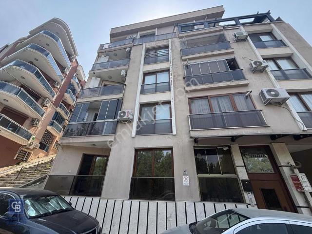 Karabağlar'da Genç Binada Asansörlü 2+1 Satılık Daire