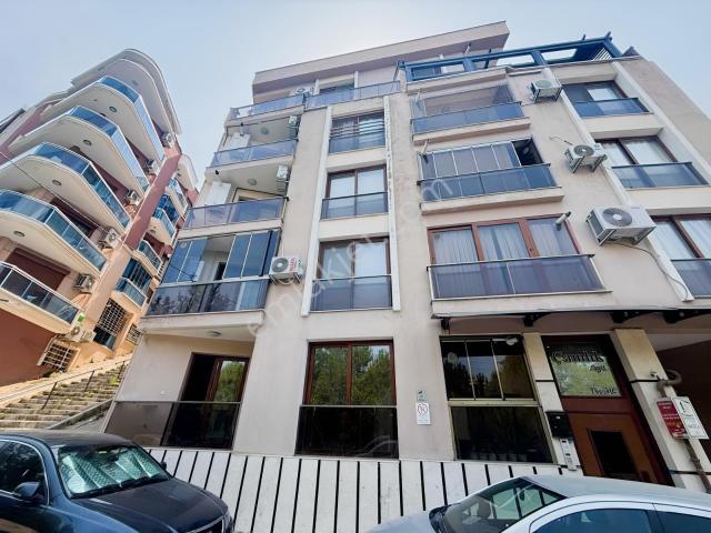 Karabağlar'da Genç Binada Asansörlü 2+1 Satılık Daire