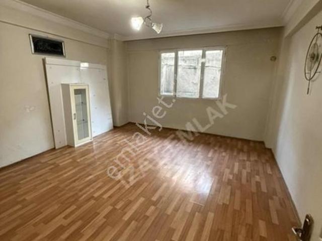 Karabağlar'da Kiralık Daire Giriş Kat